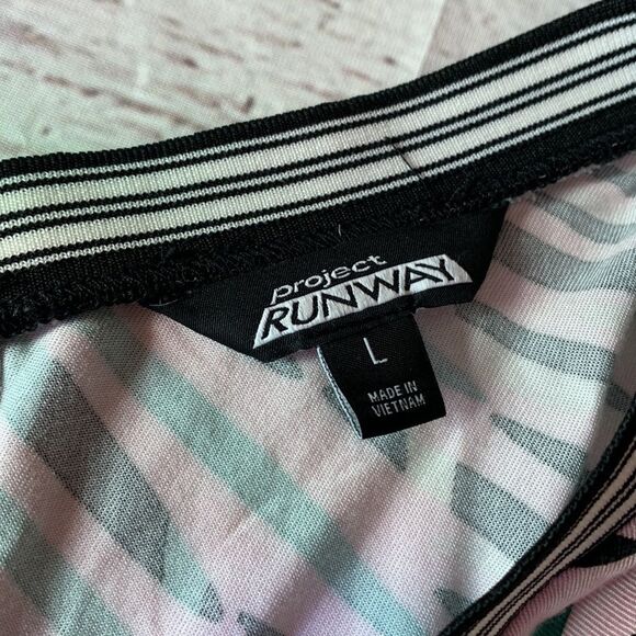 PROJECT RUNWAY TROPICAL SHORTS ROMPER - Picture 3 of 9